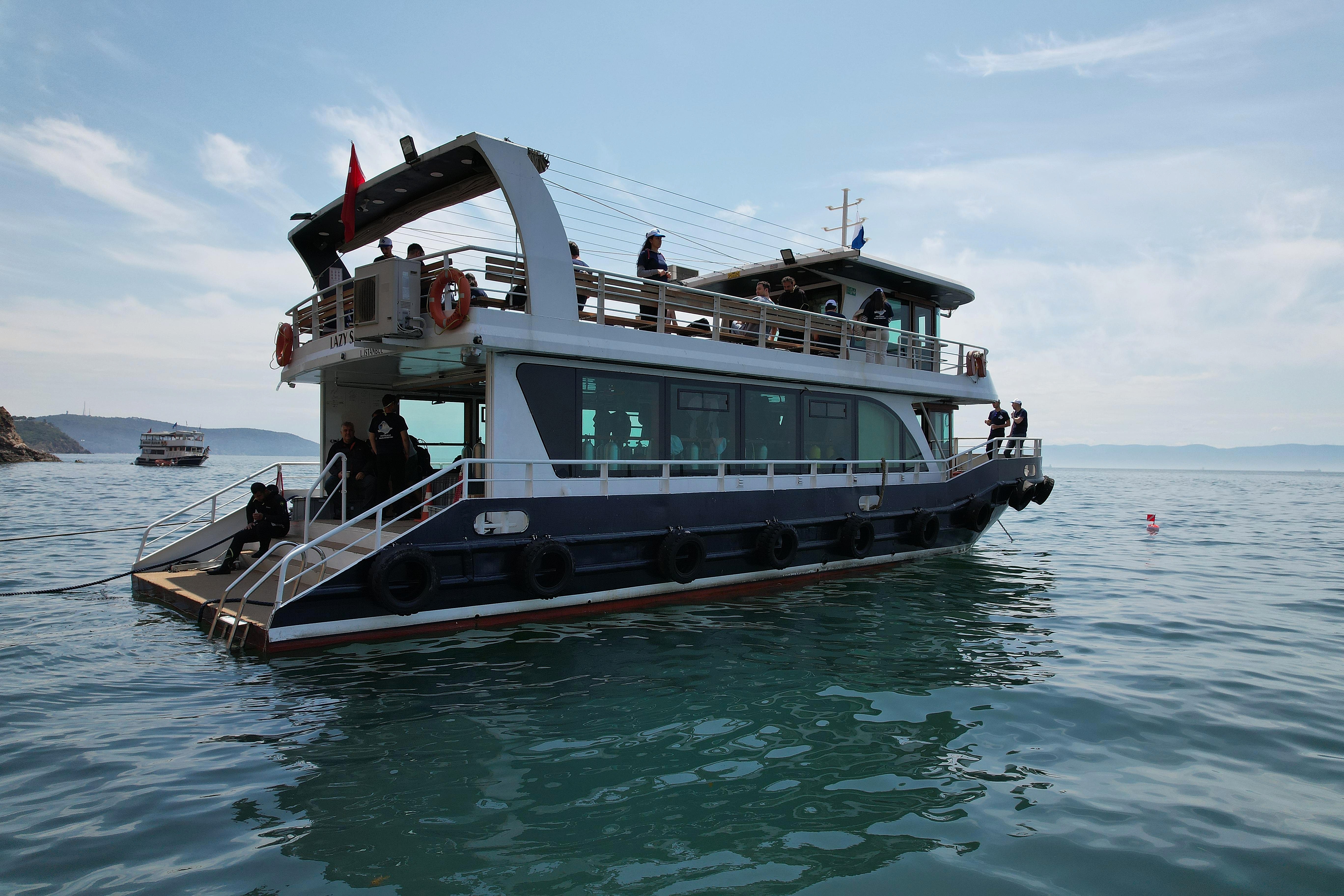 Lazy Seal Diving profesyonel, kaliteli ve kişiselleştirilmiş eğitim sunmayı ilke edinmiş bir tüplü dalış (scuba) merkezidir. İstanbul tüplü dalış eğitimi merkezi
