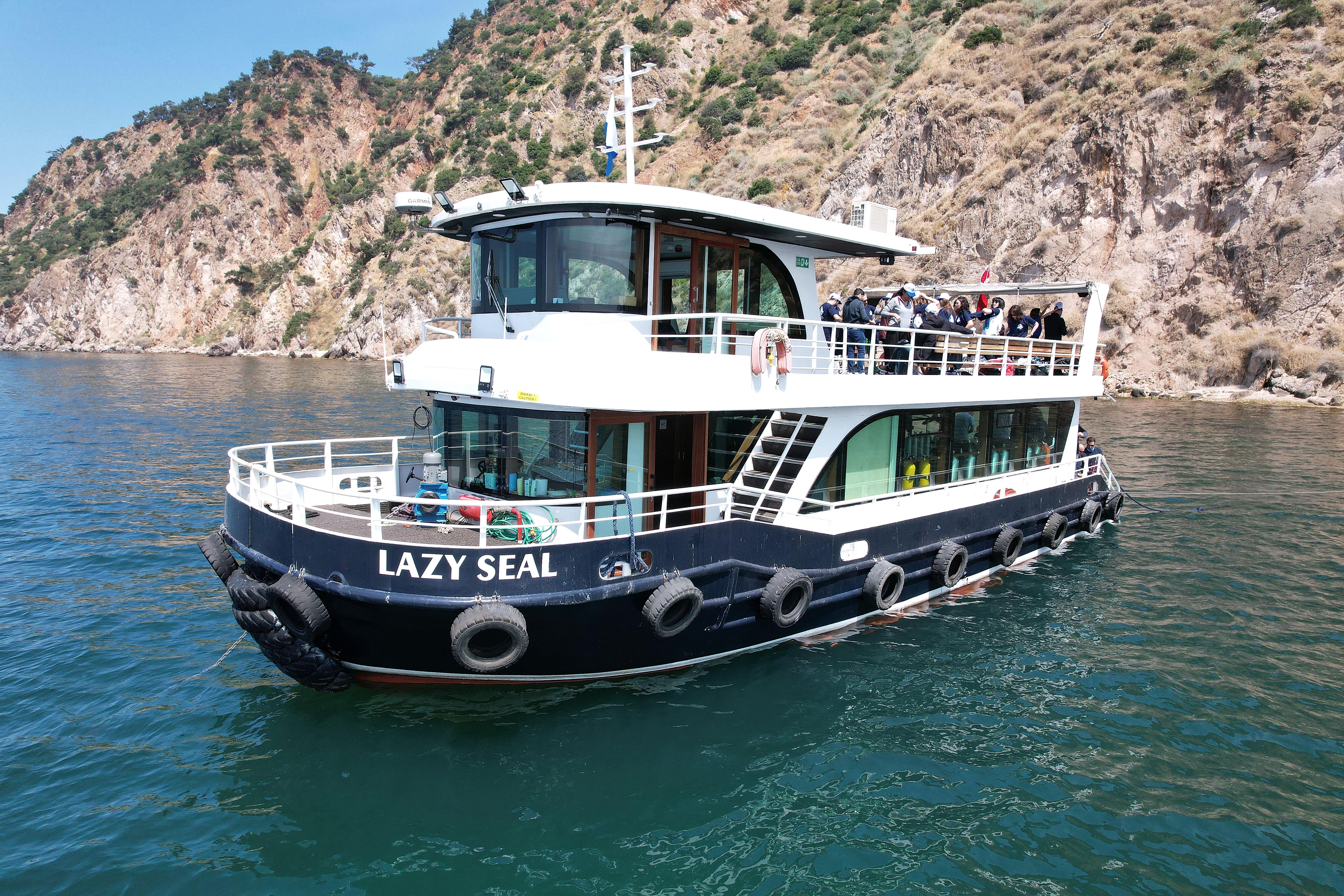 Lazy Seal Diving profesyonel, kaliteli ve kişiselleştirilmiş eğitim sunmayı ilke edinmiş bir tüplü dalış (scuba) merkezidir. İstanbul tüplü dalış eğitimi merkezi